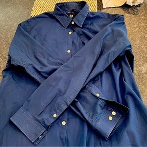 H&M dress shirt. L/S slim fit Size L. Blue.